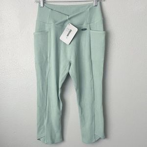 Gymshark Poise Cropped Leggings Pistachio Ice Cream